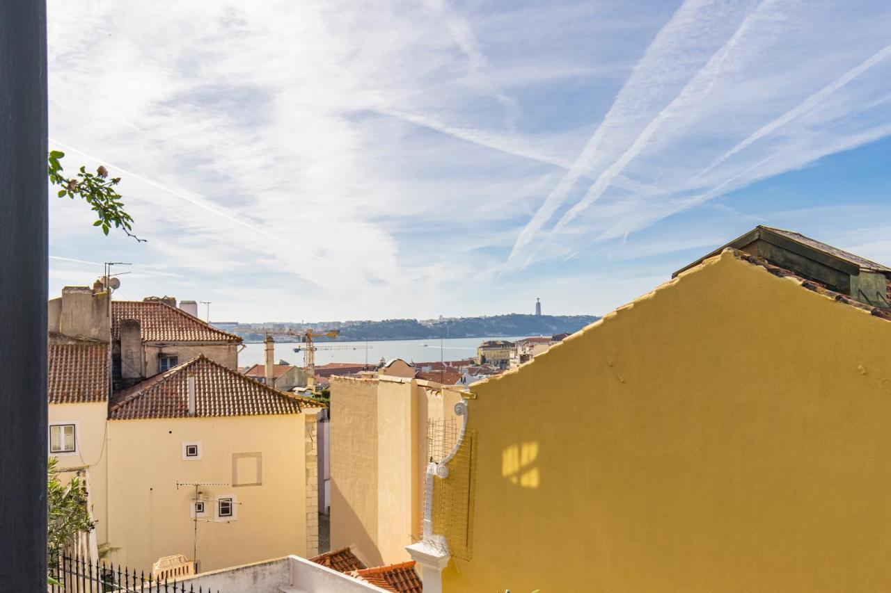 Castelo Design Aparment W/ Balcony & Super View By Lovelystay Lisbon Exterior photo