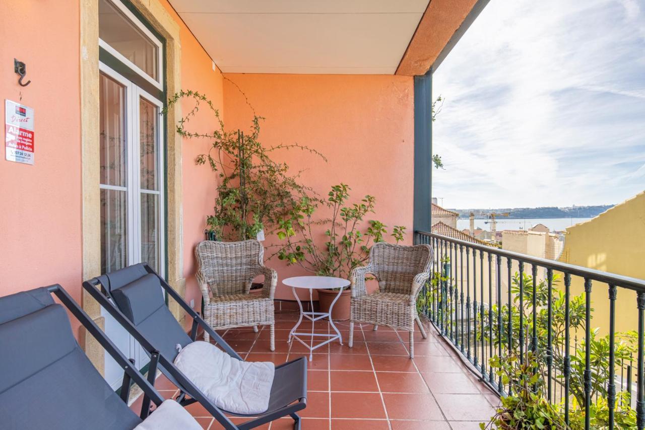 Castelo Design Aparment W/ Balcony & Super View By Lovelystay Lisbon Exterior photo