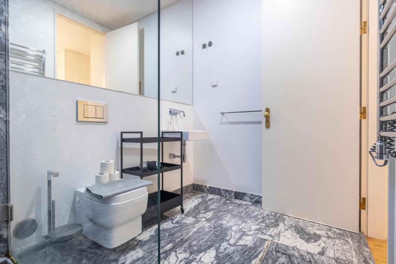 Castelo Design Aparment W/ Balcony & Super View By Lovelystay Lisbon Exterior photo